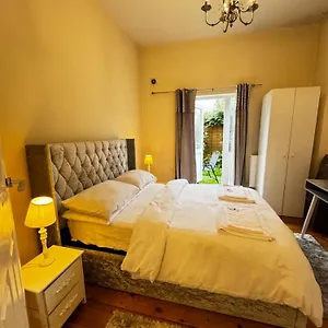 https://awesome-1-bed-house-in-a-fantastic-central-location-4-sleepers.cambridgehotelsuk.com